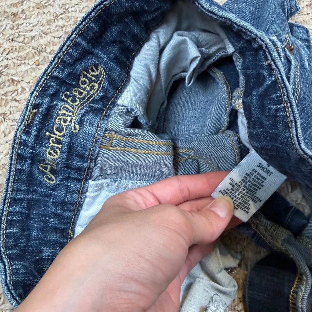 American Eagle Womens Low Rise Denim Shorts Medium Wash Cuffed Size 4 Short - Picture 3 of 8